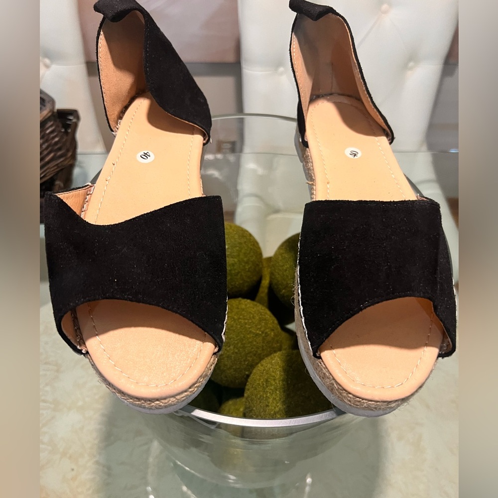 Women suede sandals - size 10